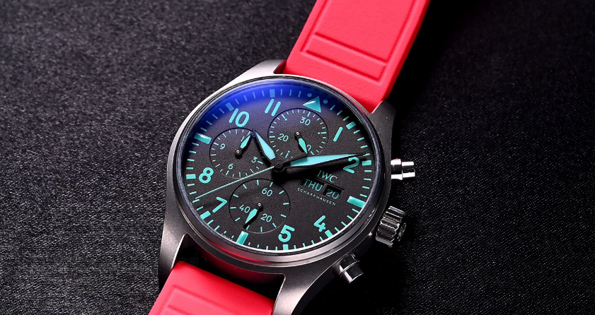 IWC萬國錶聯手梅賽德斯-AMG馬石油F1車隊，推出了首款車隊官方時計